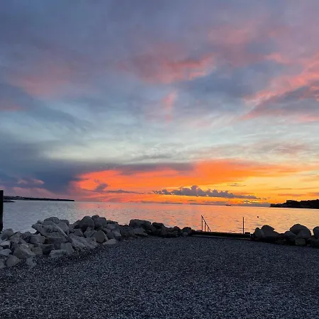Floating Sea House Marea *