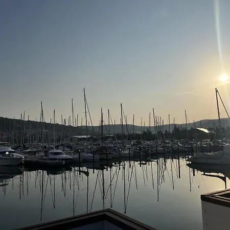 Apartman Floating Sea House Marea