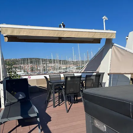 Floating Sea House Marea דירה בפורטורוז