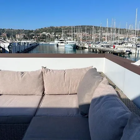Floating Sea House Marea דירה בפורטורוז