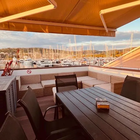 Floating Sea House Marea