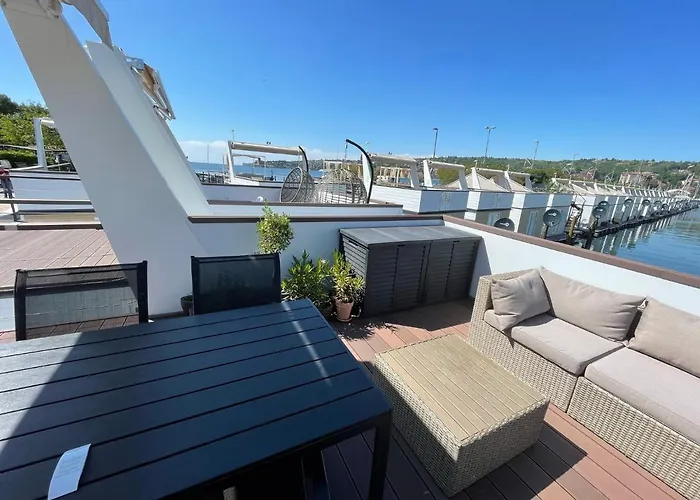 Floating Sea House Marea