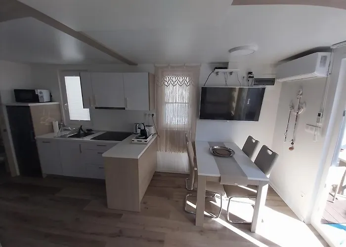 Floating Sea House Marea *