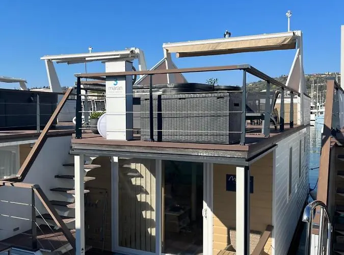 Floating Sea House Marea