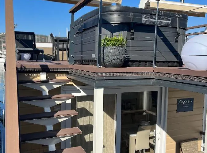 Floating Sea House Marea