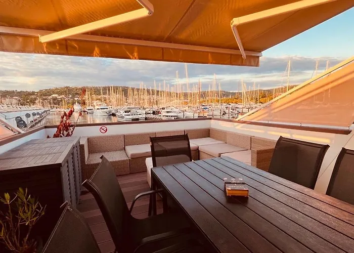 Floating Sea House Marea